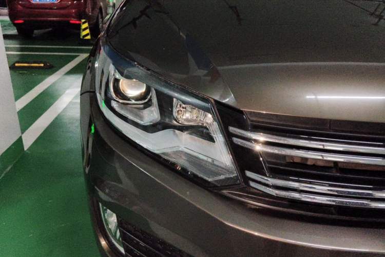 Used Volkswagen Tiguan 2015 1.8TSI Automatic Two-Wheel Drive Comfort Edition Right Front Headlight