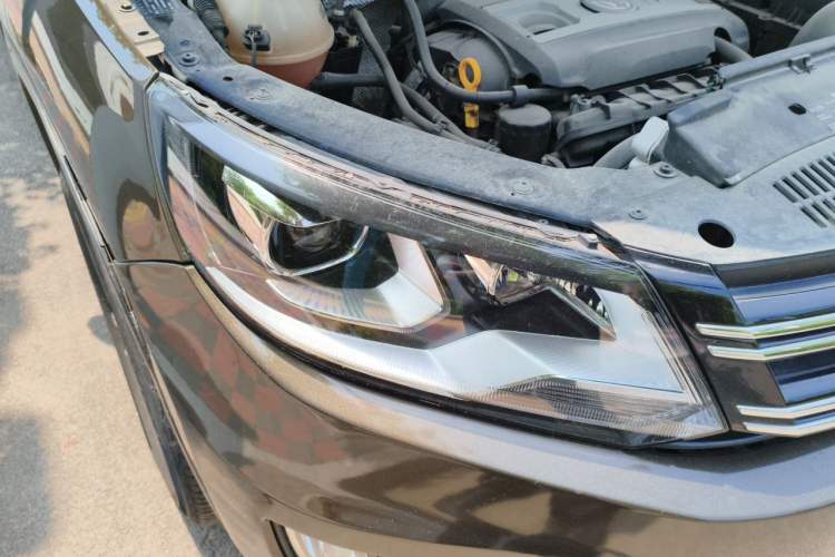 Used Volkswagen Tiguan 2015 1.8TSI Automatic Two-Wheel Drive Luxury Model Right Front Headlight