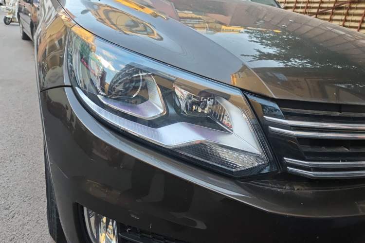 Used Volkswagen Tiguan 2015 1.8TSI Automatic Two-Wheel Drive Trend Edition Right Front Headlight