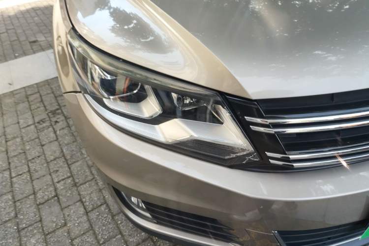 Used Volkswagen Tiguan 2015 1.8TSI Automatic Two-Wheel Drive Trend Edition Right Front Headlight