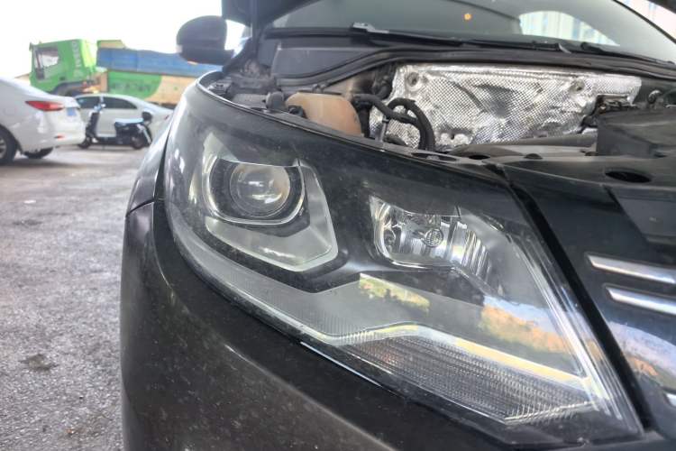 Used Volkswagen Tiguan 2015 1.8TSI Automatic Two-Wheel Drive Luxury Model Right Front Headlight