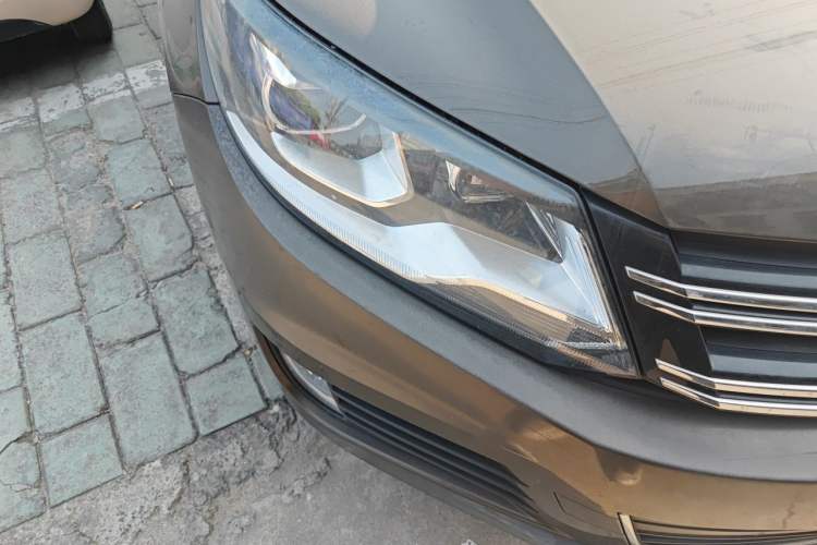 Used Volkswagen Tiguan 2015 1.8TSI Automatic Two-Wheel Drive Luxury Model Right Front Headlight