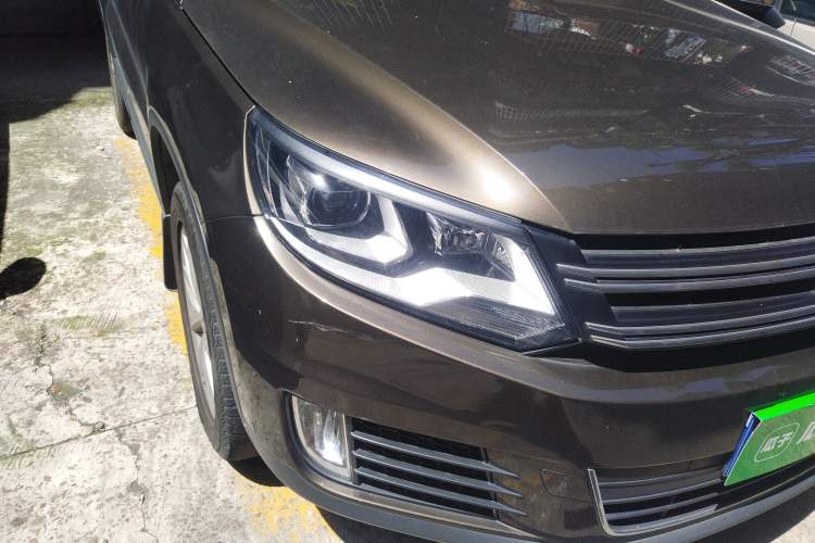 Used Volkswagen Tiguan 2015 1.8TSI Automatic Two-Wheel Drive Comfort Edition Right Front Headlight