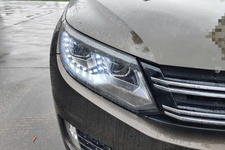 Used Volkswagen Tiguan 2015 2.0 TSI Automatic All-Wheel Drive Luxury Edition Right Front Headlight