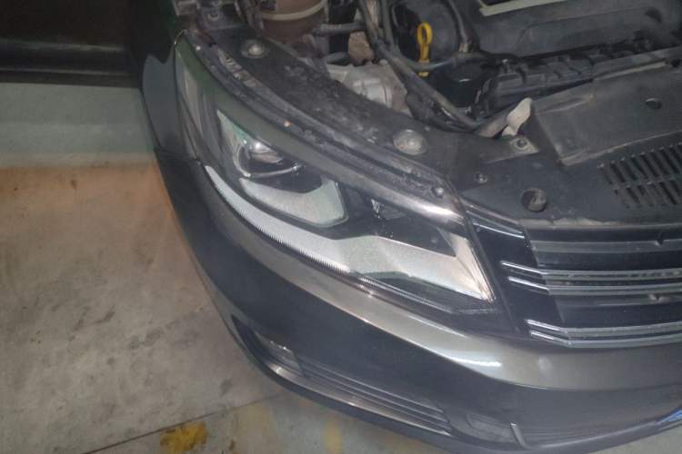 Used Volkswagen Tiguan 2015 1.8TSI Automatic Two-Wheel Drive Comfort Edition Right Front Headlight