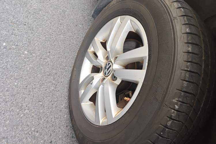Used Volkswagen Tiguan 2015 1.8TSI Automatic Two-Wheel Drive Trend Edition Right Front Wheel Hub