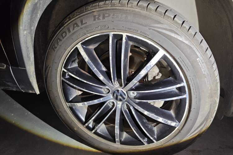 Used Volkswagen Tiguan 2015 2.0 TSI Automatic All-Wheel Drive Flagship Edition Right Front Wheel Hub