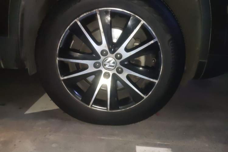 Used Volkswagen Tiguan 2015 1.8TSI Automatic Two-Wheel Drive Luxury Model Right Front Wheel Hub