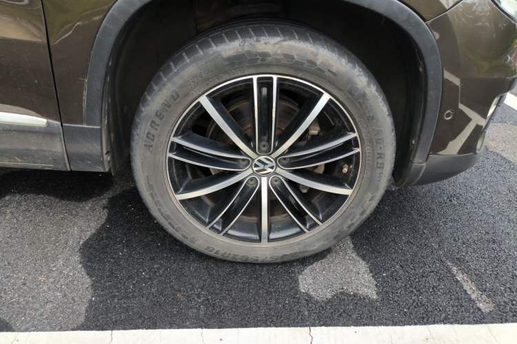 Used Volkswagen Tiguan 2015 2.0 TSI Automatic All-Wheel Drive Flagship Edition Right Front Wheel Hub