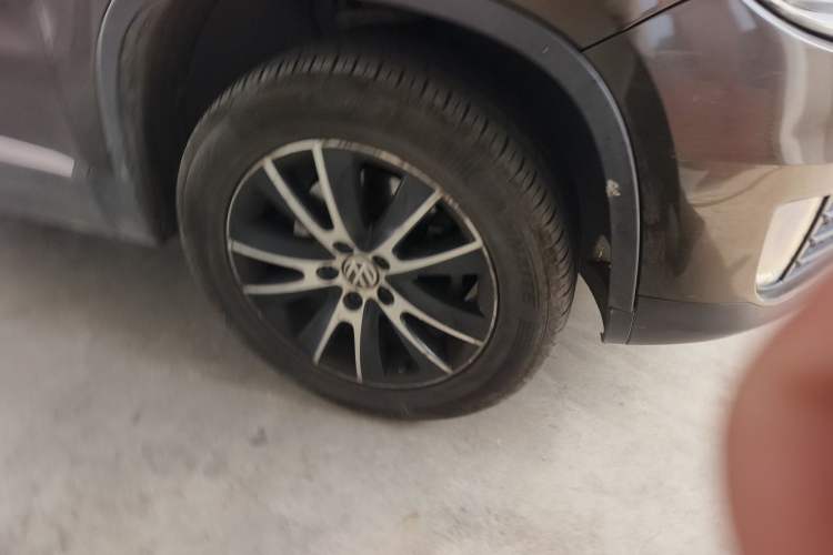 Used Volkswagen Tiguan 2015 1.8TSI Automatic Two-Wheel Drive Luxury Model Right Front Wheel Hub