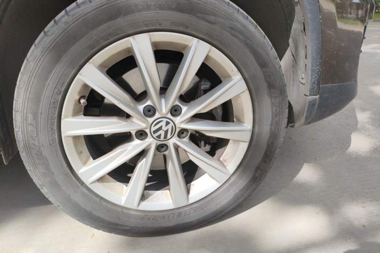 Used Volkswagen Tiguan 2015 1.8TSI Automatic Two-Wheel Drive Comfort Edition Right Front Wheel Hub