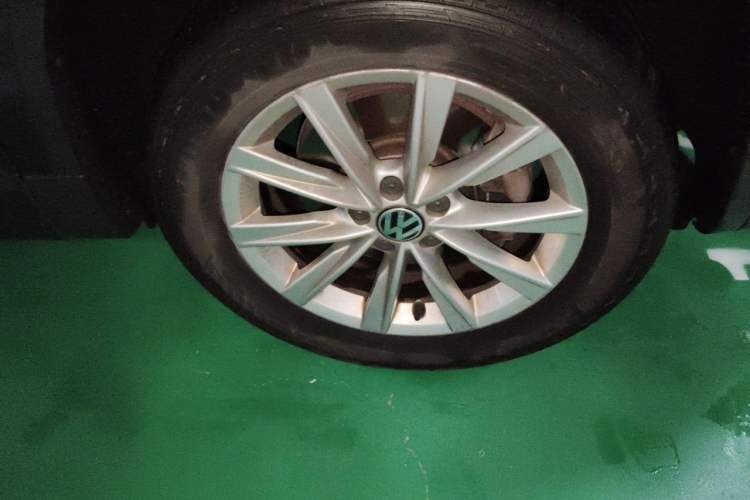 Used Volkswagen Tiguan 2015 1.8TSI Automatic Two-Wheel Drive Comfort Edition Right Front Wheel Hub