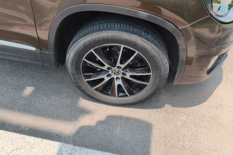 Used Volkswagen Tiguan 2015 1.8TSI Automatic Two-Wheel Drive Luxury Model Right Front Wheel Hub