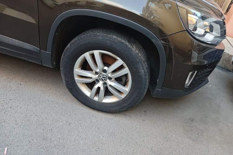 Used Volkswagen Tiguan 2015 1.8TSI Automatic Two-Wheel Drive Trend Edition Right Front Wheel Hub