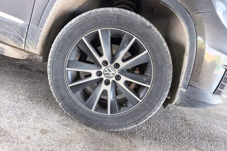 Used Volkswagen Tiguan 2015 1.8TSI Automatic Two-Wheel Drive Luxury Model Right Front Wheel Hub