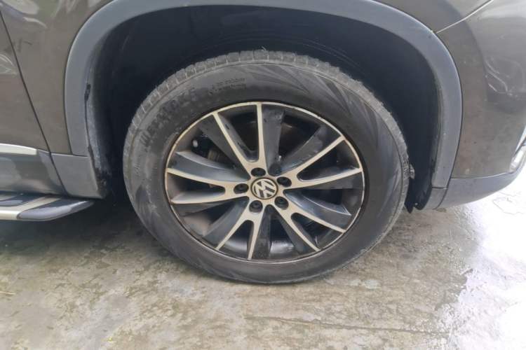 Used Volkswagen Tiguan 2015 1.8TSI Automatic All-Wheel-Drive Luxury Model Right Front Wheel Hub