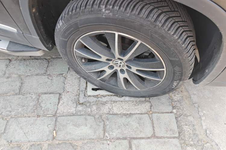 Used Volkswagen Tiguan 2015 1.8TSI Automatic Two-Wheel Drive Luxury Model Right Front Wheel Hub