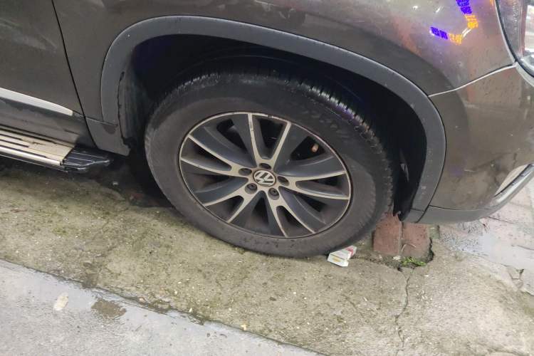 Used Volkswagen Tiguan 2015 1.8TSI Automatic Two-Wheel Drive Luxury Model Right Front Wheel Hub