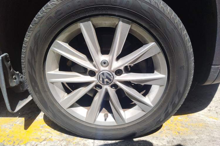 Used Volkswagen Tiguan 2015 1.8TSI Automatic Two-Wheel Drive Comfort Edition Right Front Wheel Hub