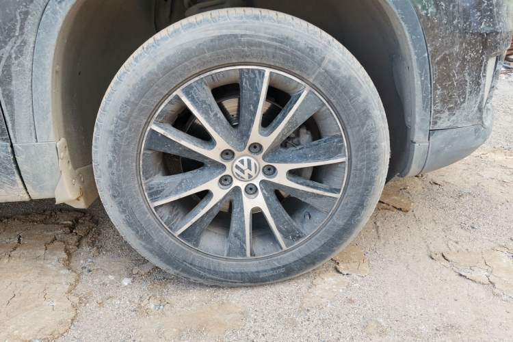 Used Volkswagen Tiguan 2015 1.8TSI Automatic Two-Wheel Drive Luxury Model Right Front Wheel Hub