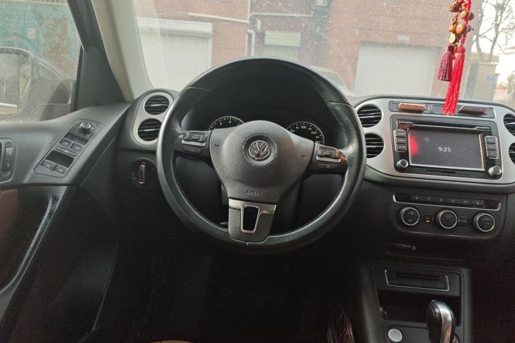 Used Volkswagen Tiguan 2015 1.8TSI Automatic All-Wheel-Drive Luxury Model Steering Wheel