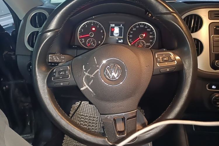 Used Volkswagen Tiguan 2015 1.8TSI Automatic Two-Wheel Drive Luxury Model Steering Wheel