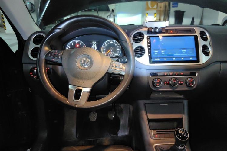 Used Volkswagen Tiguan 2015 1.8TSI Manual Two-Wheel-Drive Limited Edition Steering Wheel