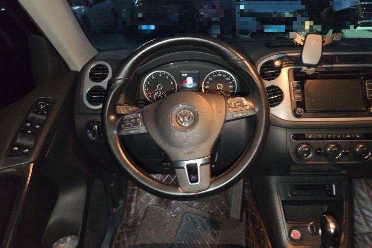 Used Volkswagen Tiguan 2015 1.8TSI Automatic Two-Wheel Drive Luxury Model Steering Wheel