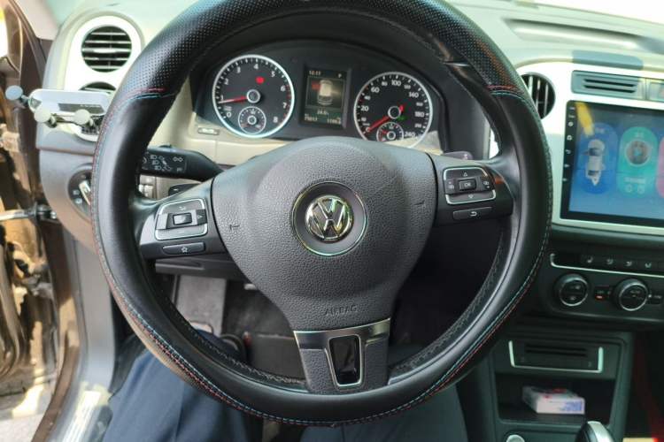 Used Volkswagen Tiguan 2015 1.8TSI Automatic Two-Wheel Drive Luxury Model Steering Wheel
