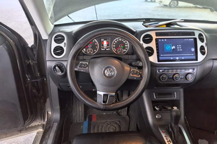 Used Volkswagen Tiguan 2015 1.8TSI Automatic Two-Wheel Drive Luxury Model Steering Wheel
