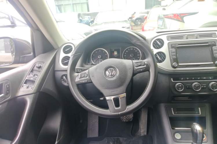 Used Volkswagen Tiguan 2015 1.8TSI Automatic All-Wheel-Drive Luxury Model Steering Wheel