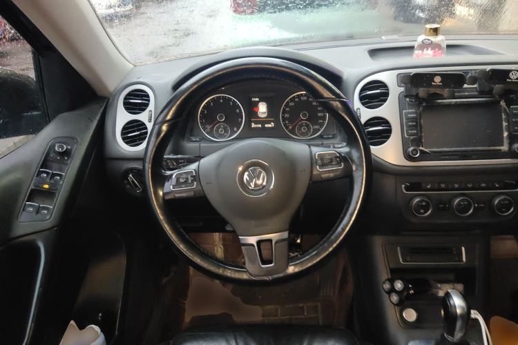 Used Volkswagen Tiguan 2015 1.8TSI Automatic Two-Wheel Drive Luxury Model Steering Wheel