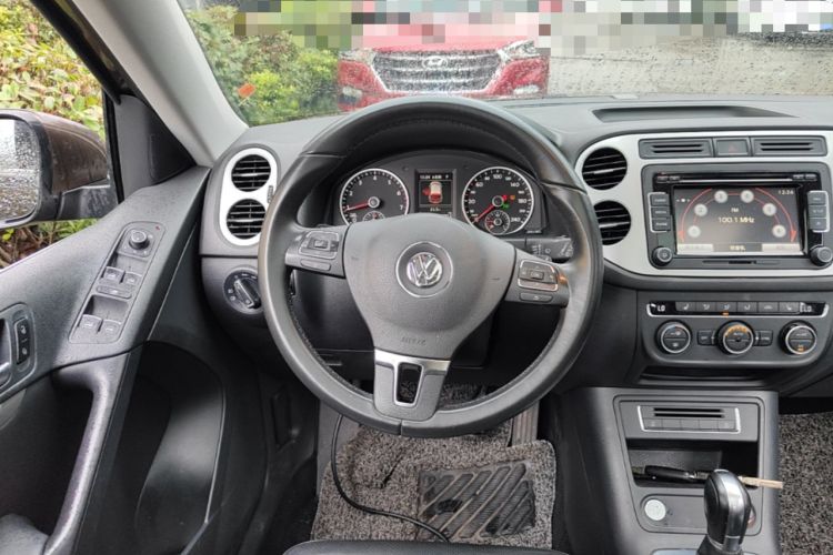 Used Volkswagen Tiguan 2015 2.0 TSI Automatic All-Wheel Drive Luxury Edition Steering Wheel