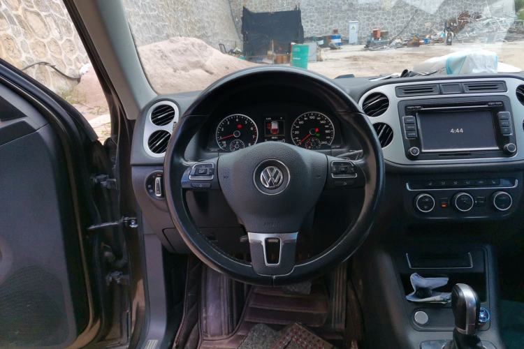 Used Volkswagen Tiguan 2015 1.8TSI Automatic Two-Wheel Drive Luxury Model Steering Wheel
