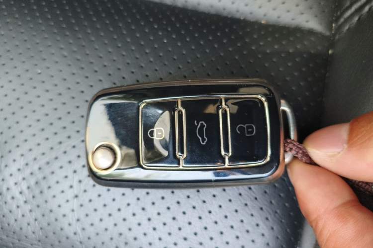 Used Volkswagen Tiguan 2015 1.8TSI Automatic Two-Wheel Drive Luxury Model Vehicle Key
