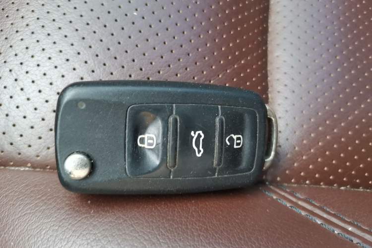 Used Volkswagen Tiguan 2015 1.8TSI Automatic Two-Wheel Drive Luxury Model Vehicle Key