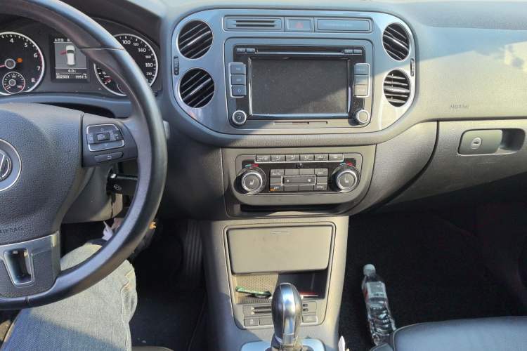 Used Volkswagen Tiguan 2015 2.0 TSI Comfort Edition Audio And AC Panel