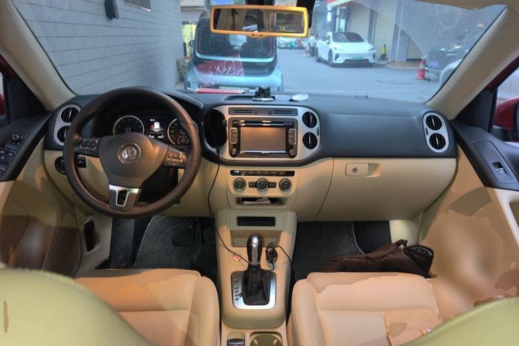 Used Volkswagen Tiguan 2015 1.8TSI Automatic All-Wheel-Drive Luxury Model Center Console