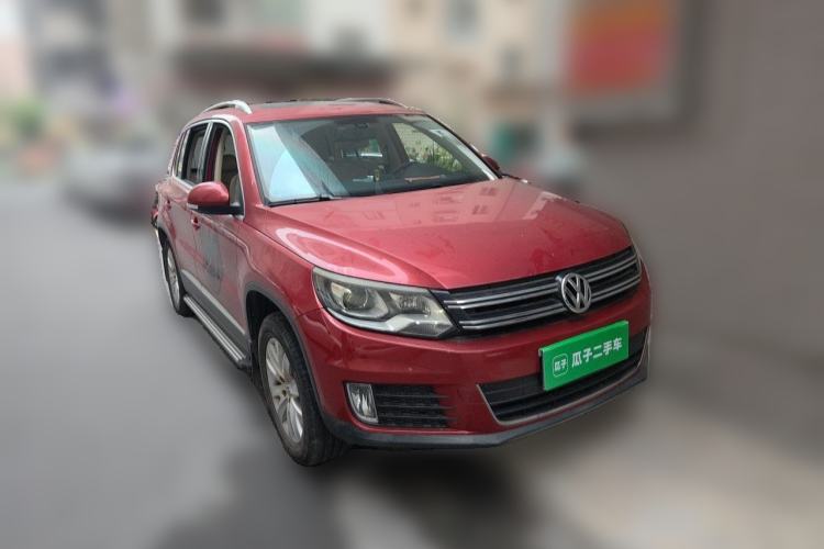 Used Volkswagen Tiguan 2015 1.8TSI Automatic All-Wheel-Drive Luxury Model Front Right 45 Deg