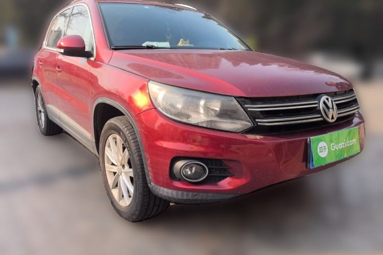 Used Volkswagen Tiguan 2015 2.0 TSI Comfort Edition Front Right 45 Deg