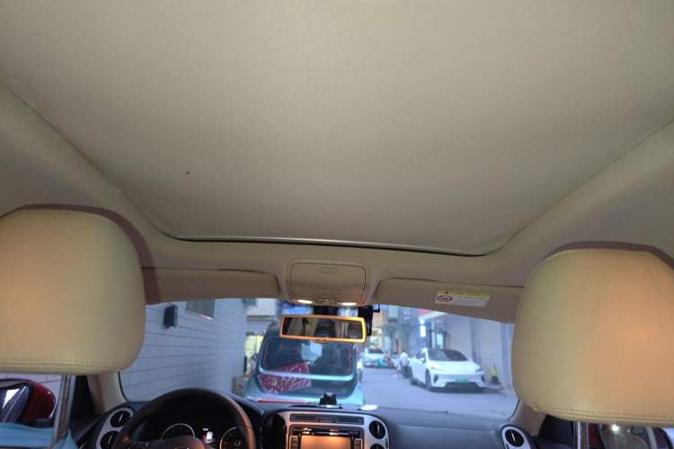Used Volkswagen Tiguan 2015 1.8TSI Automatic All-Wheel-Drive Luxury Model Headliner
