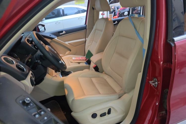Used Volkswagen Tiguan 2015 1.8TSI Automatic All-Wheel-Drive Luxury Model Left Front Seat