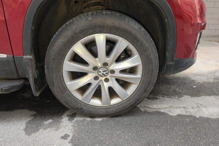 Used Volkswagen Tiguan 2015 1.8TSI Automatic All-Wheel-Drive Luxury Model Right Front Wheel Hub