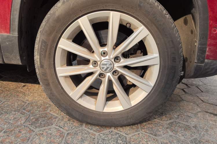 Used Volkswagen Tiguan 2015 2.0 TSI Comfort Edition Right Front Wheel Hub