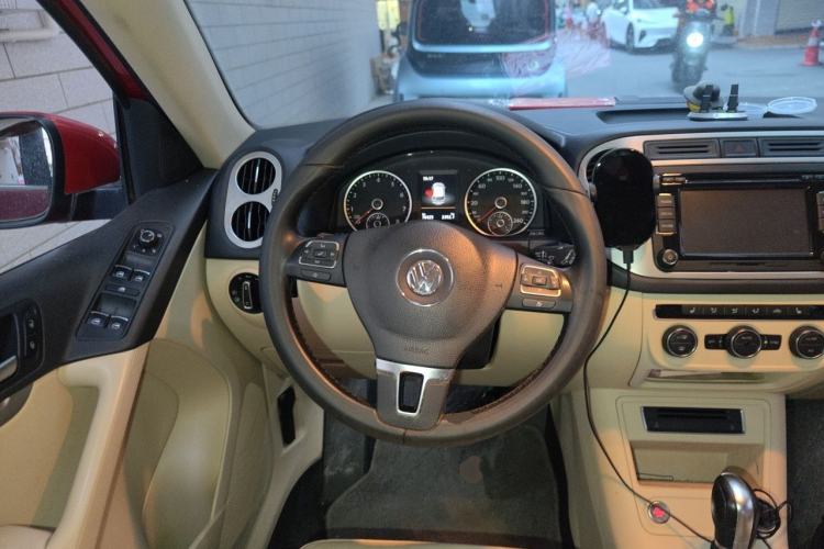 Used Volkswagen Tiguan 2015 1.8TSI Automatic All-Wheel-Drive Luxury Model Steering Wheel