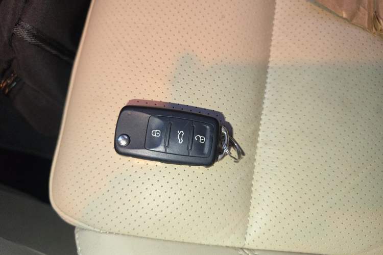 Used Volkswagen Tiguan 2015 1.8TSI Automatic All-Wheel-Drive Luxury Model Vehicle Key