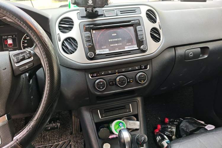 Used Volkswagen Tiguan 2015 1.8TSI Automatic All-Wheel-Drive Luxury Model Audio And AC Panel