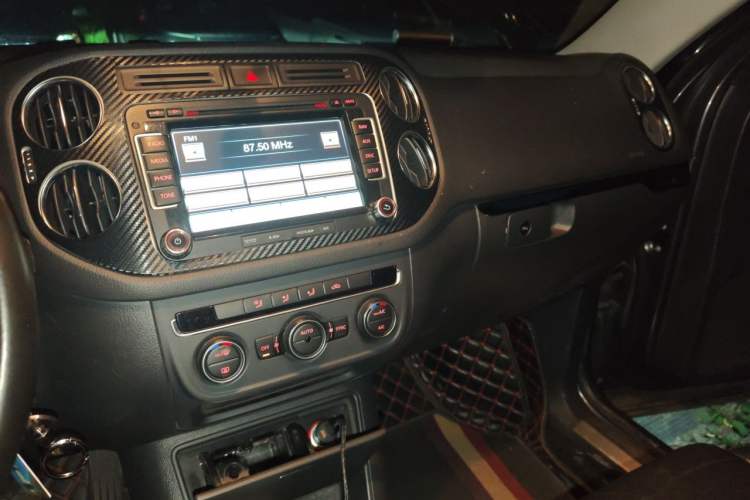 Used Volkswagen Tiguan 2015 1.8TSI Automatic Two-Wheel Drive Comfort Edition Audio And AC Panel