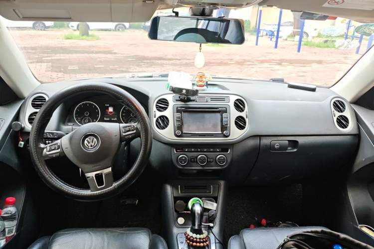 Used Volkswagen Tiguan 2015 1.8TSI Automatic All-Wheel-Drive Luxury Model Center Console