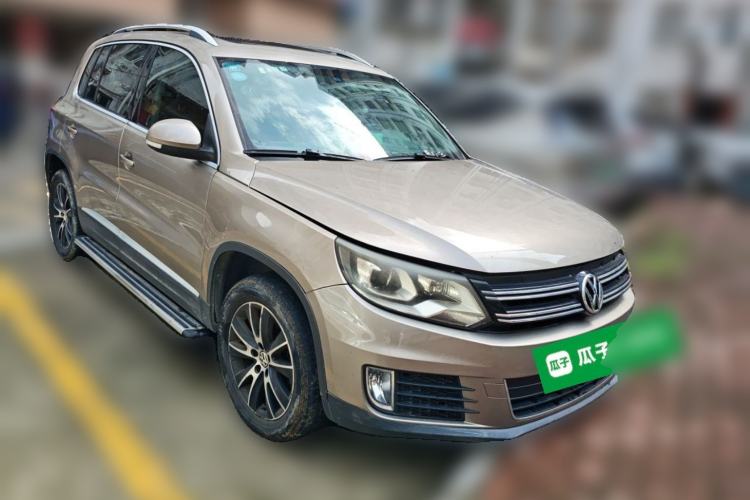 Used Volkswagen Tiguan 2015 1.8TSI Automatic All-Wheel-Drive Luxury Model Front Right 45 Deg